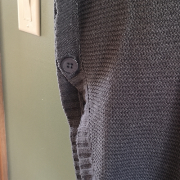 Ricki's Knit Warm Wide Collar Rounded Hem Side Button Poncho Sz M/L Charcoal - Picture 5 of 6